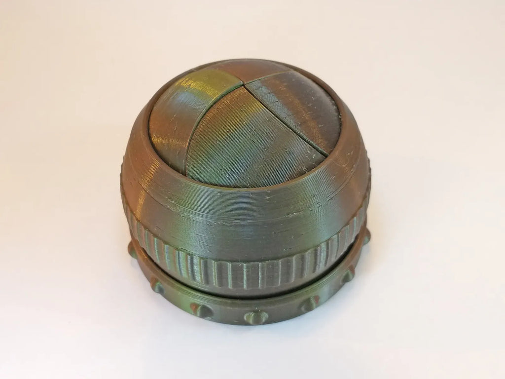 Locking Iris Box (designer photo)