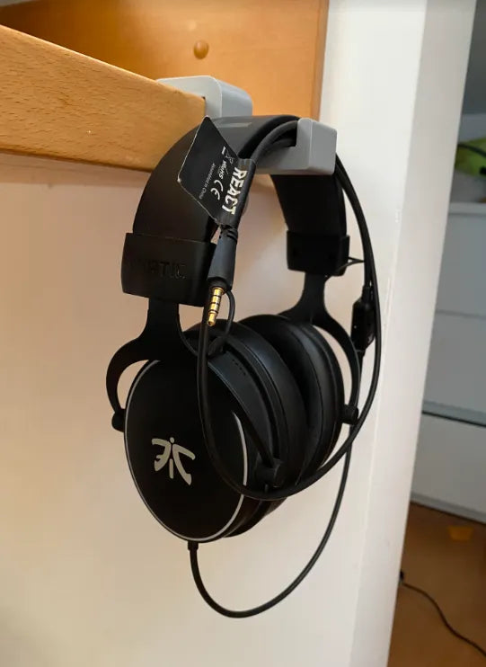 Side Headphone Stand (designer photo)