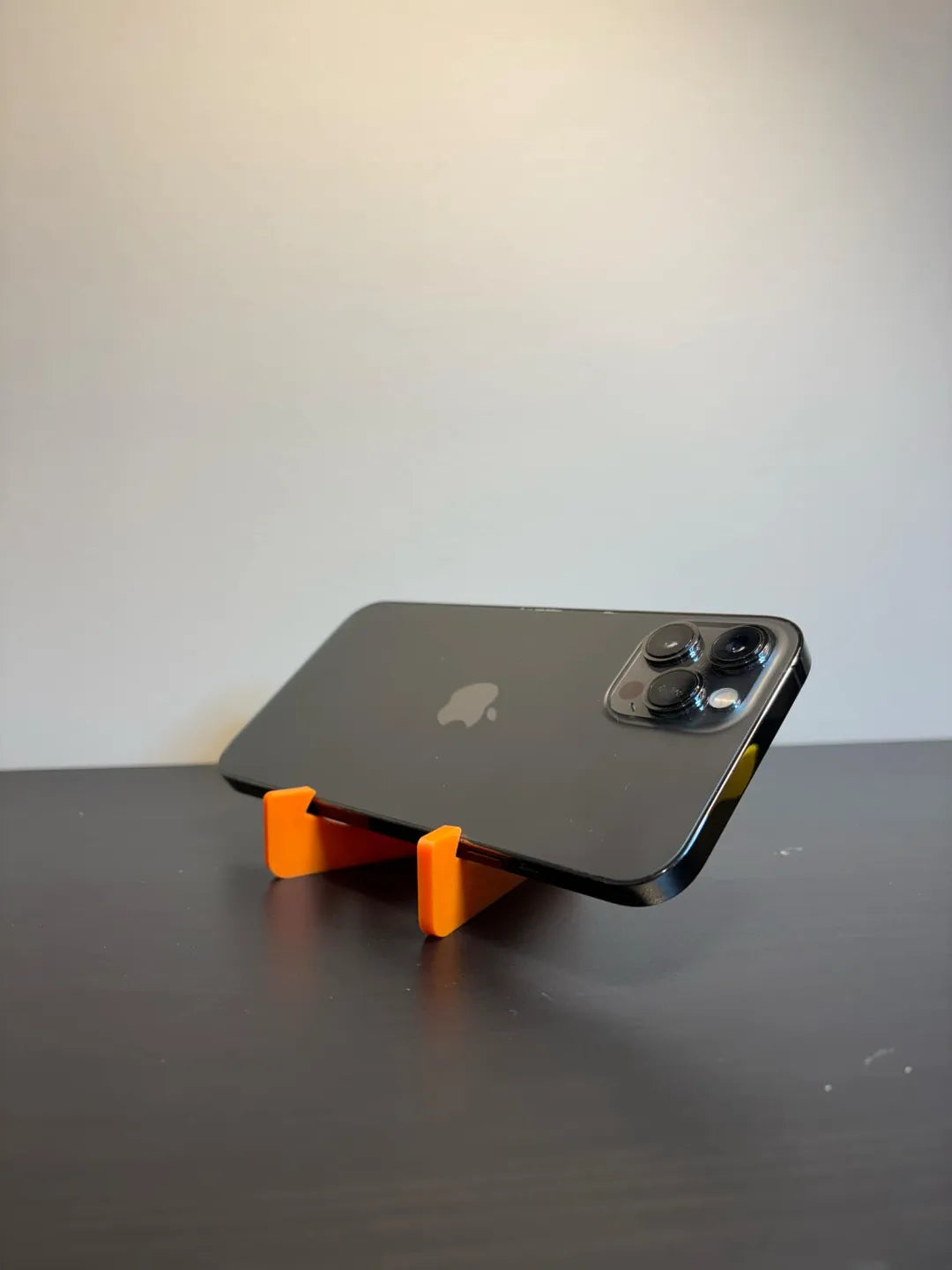 Foldable Phone Stand Keychain (designer photo)