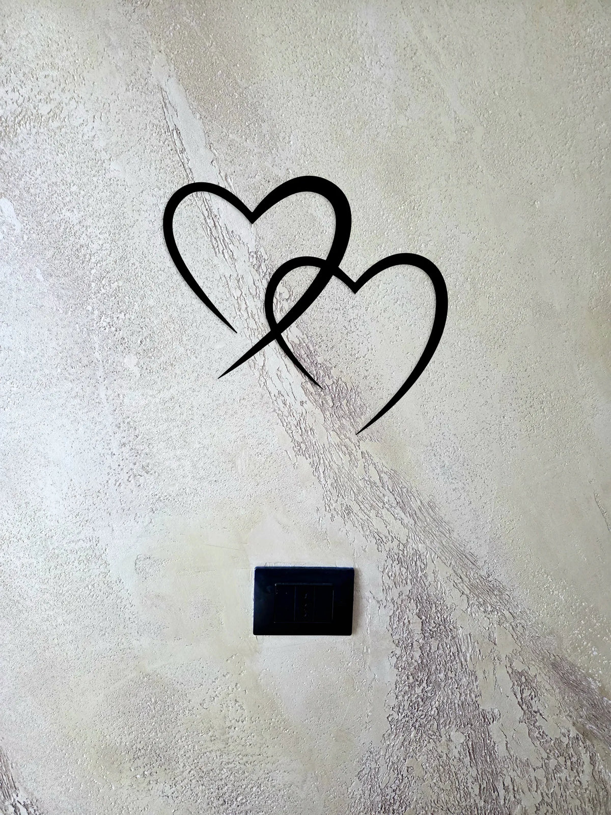 Interlocking Hearts Wall Decor (designer photo)