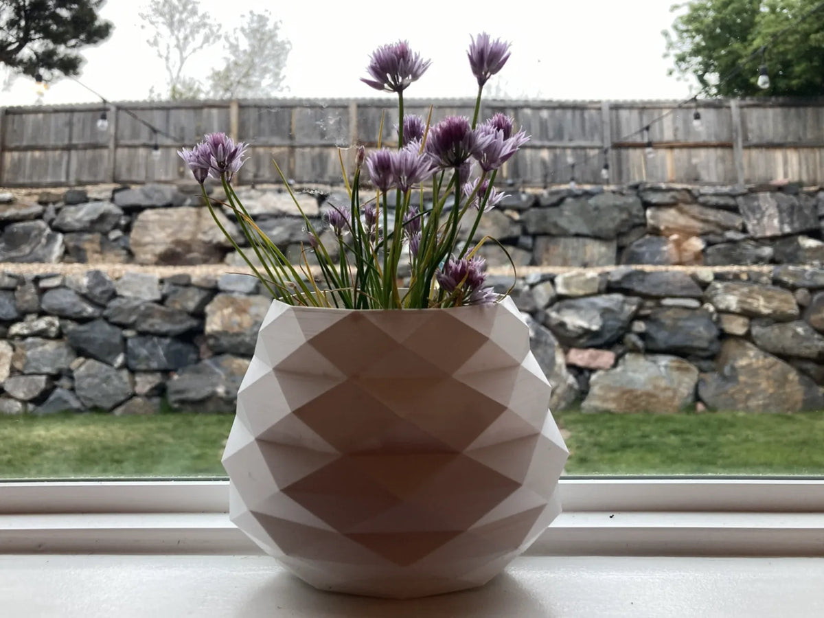 Low-Poly Vase (designer photo)