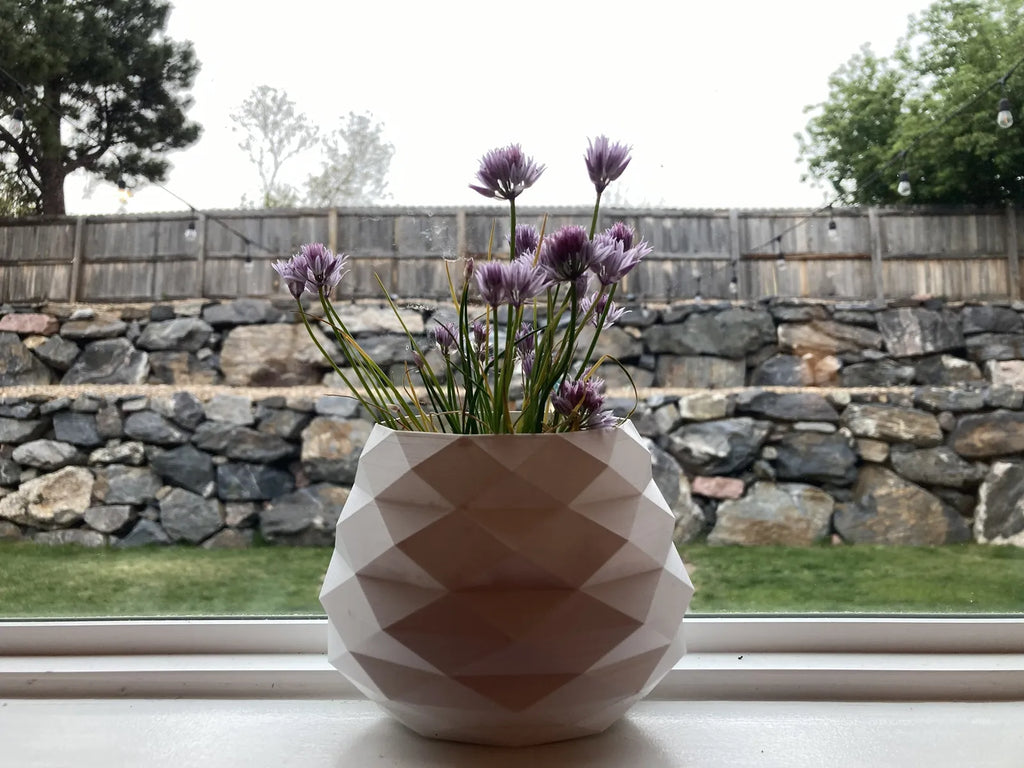 Low-Poly Vase (designer photo)